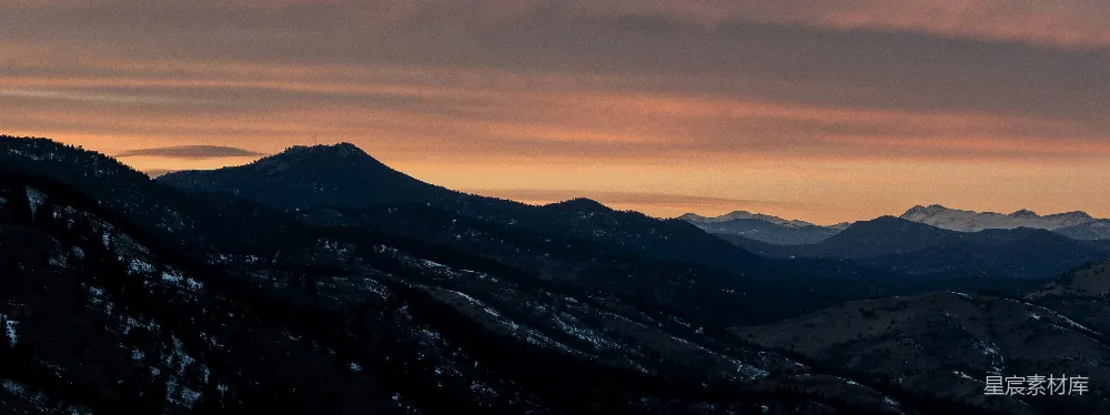高清摄影  夕阳下山脉的景色