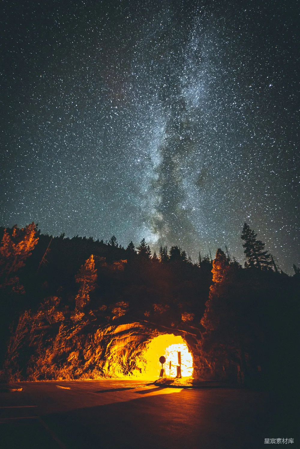 高清摄影  星空下的隧道