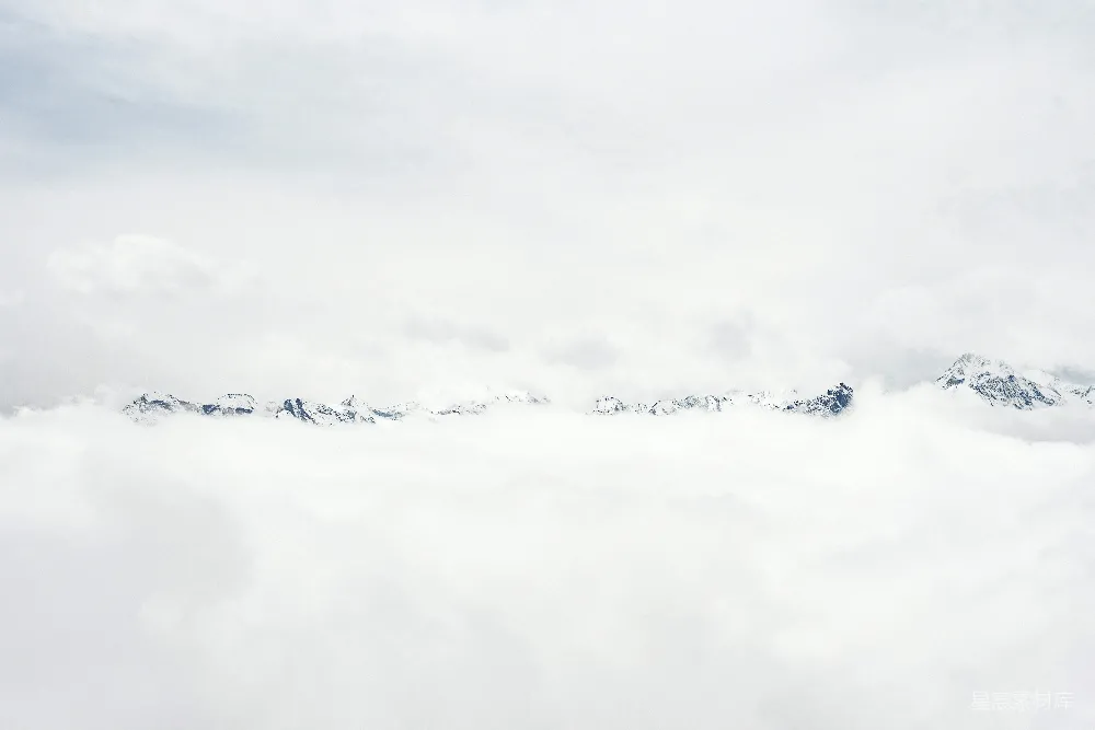 高清摄影 旅行 自然 壁纸 云雾中的山脉景象