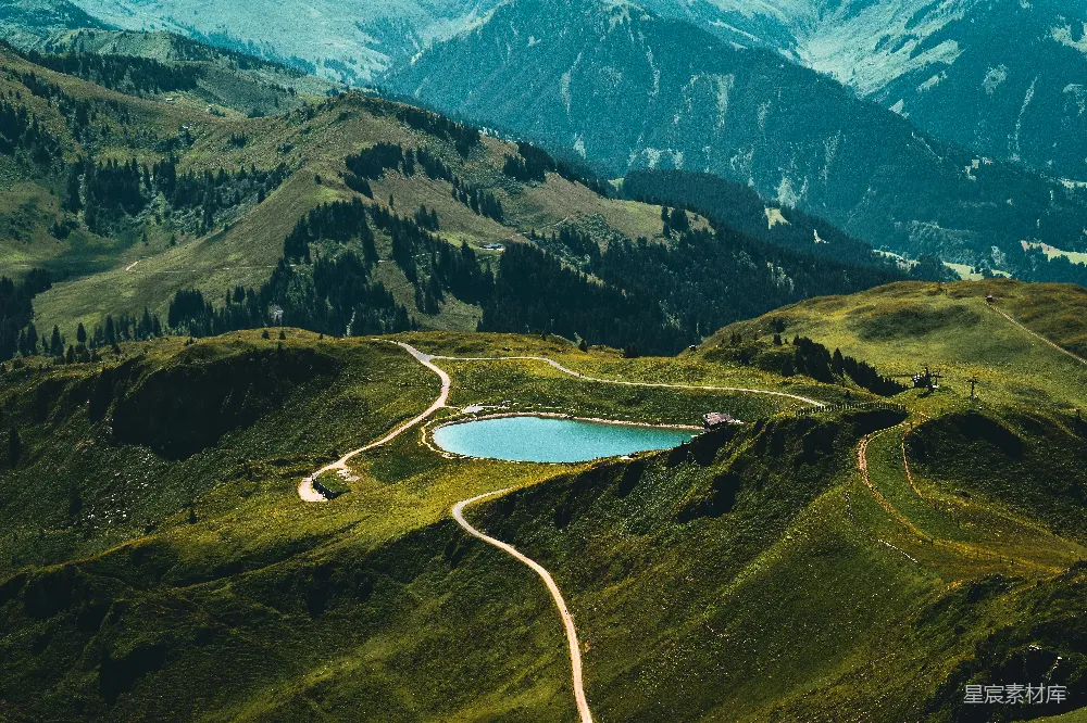 高清摄影 自然 山间蜿蜒的小路风景图