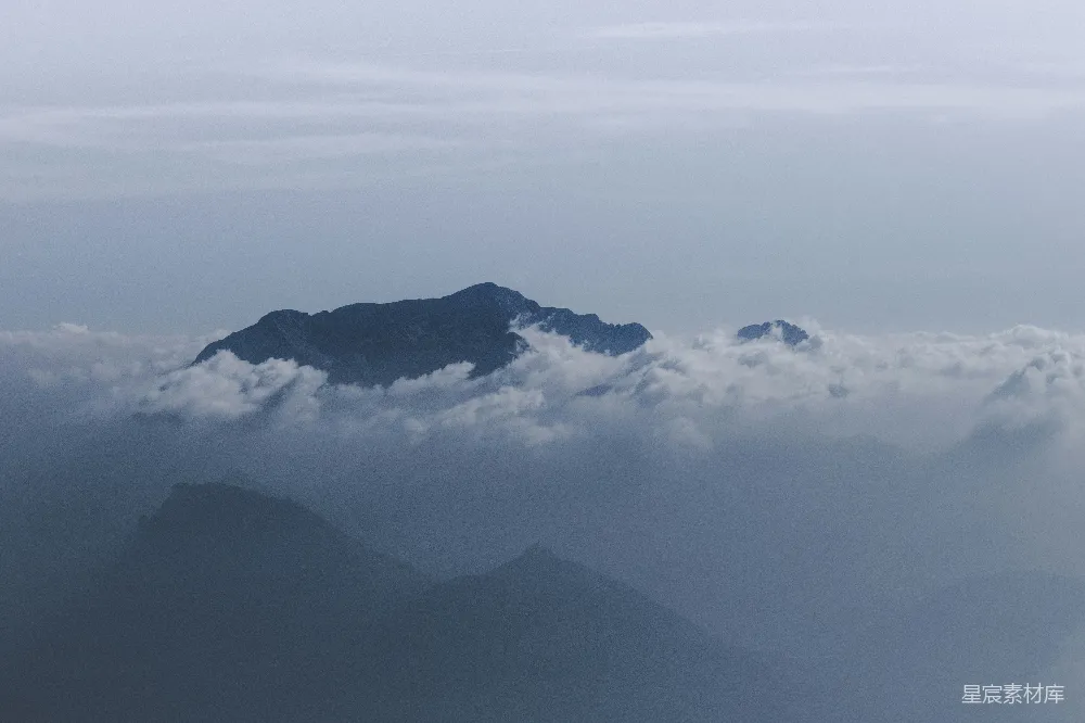 高清摄影  云雾缭绕的山峰