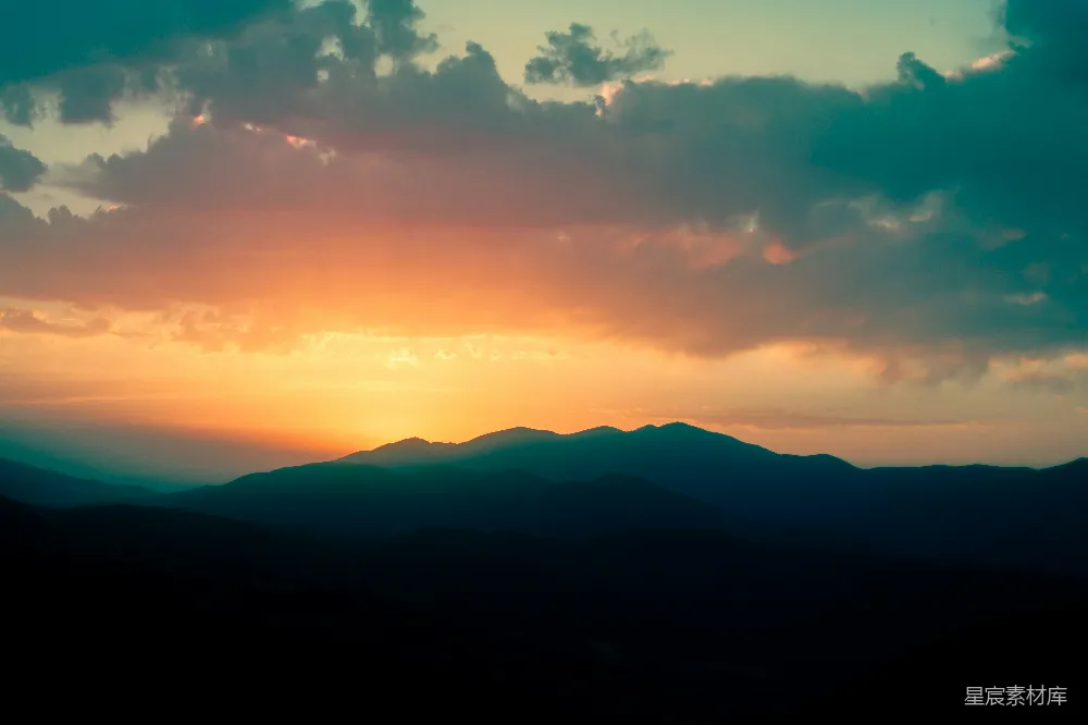高清摄影 壁纸 自然 夕阳下的山影