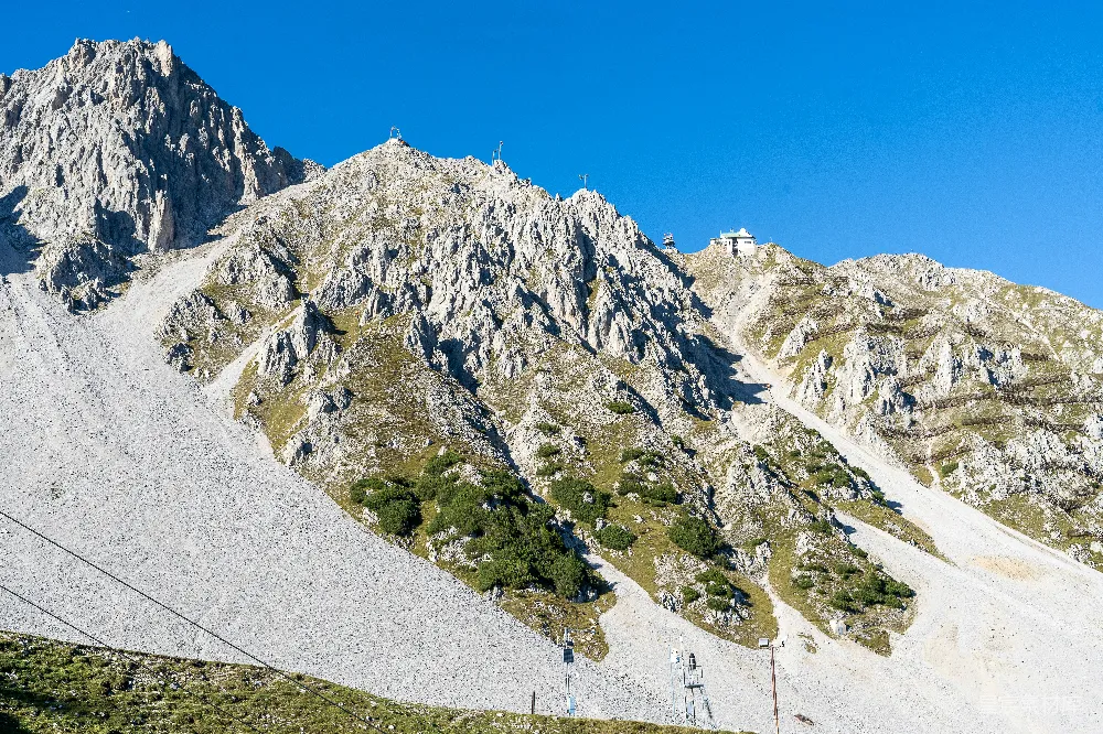 高清摄影  晴朗的蓝天下的落基山脉峰峦