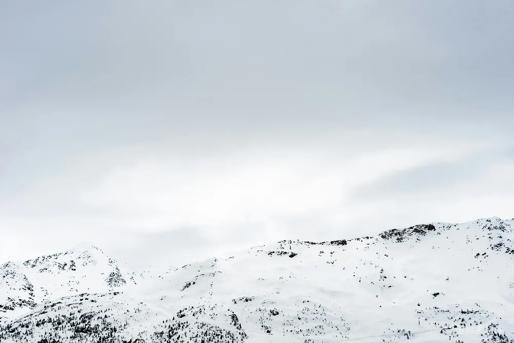 高清摄影 旅行 自然 壁纸 白天白云下的积雪山
