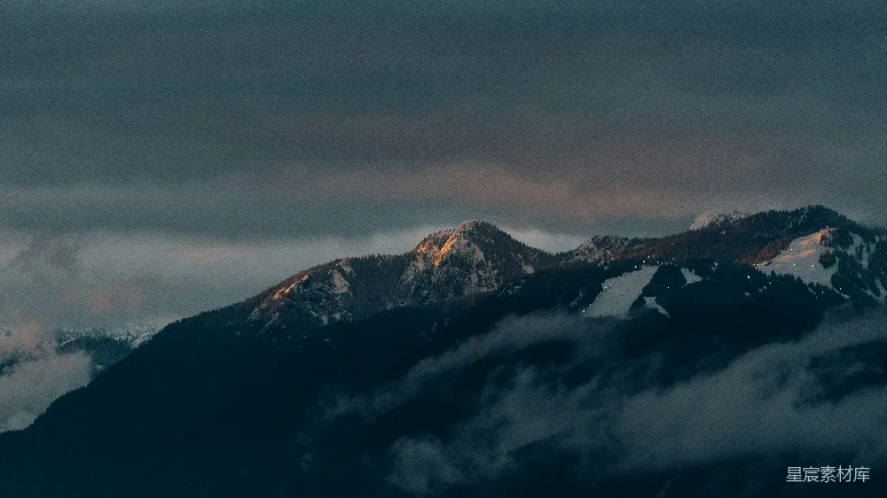 高清摄影  灰天下的黑白山