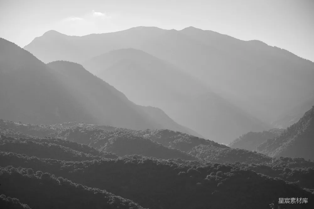 高清摄影 旅行 壁纸 自然 在柔和的阳光下层峦叠嶂