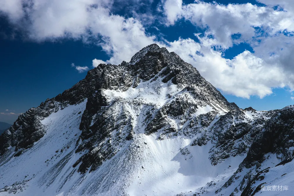 高清摄影  一座积雪的山