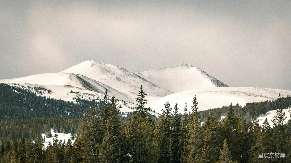 高清摄影  雪山帽衫
