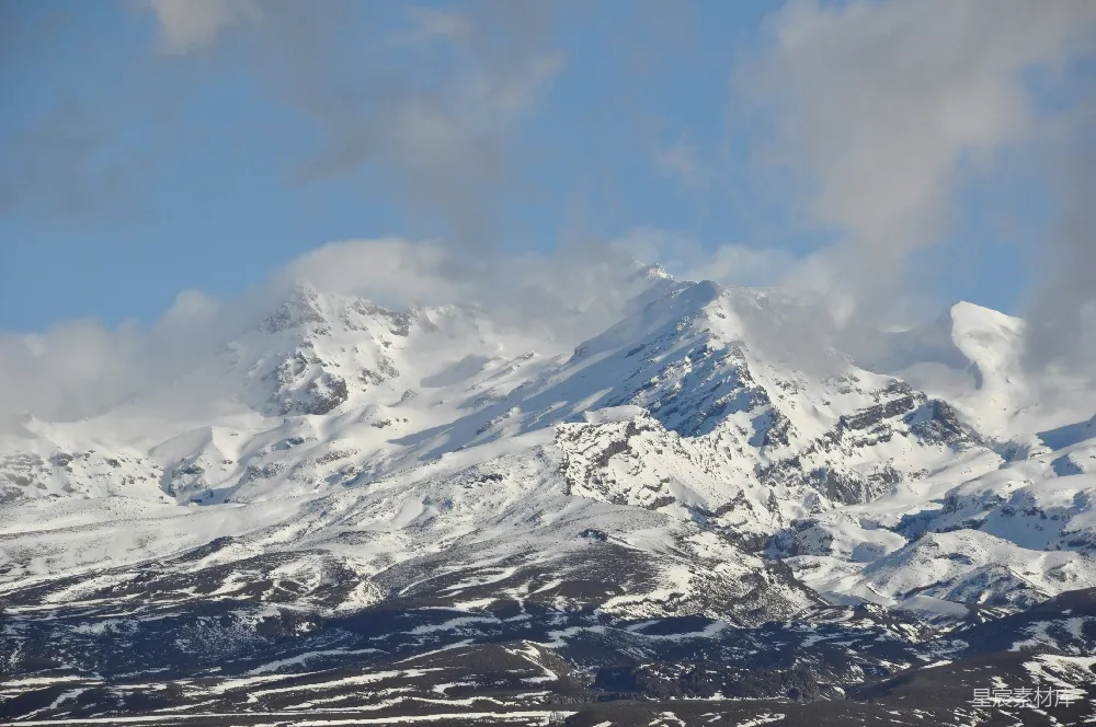 高清摄影 旅行 自然 壁纸 白天蓝天下被雪覆盖的山