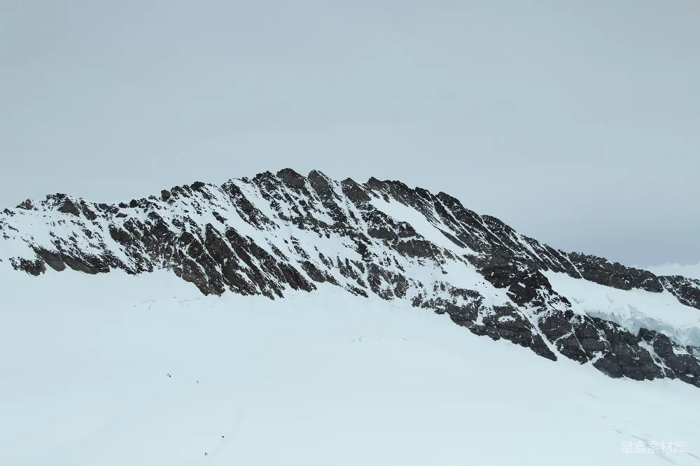 高清摄影  雪顶山的白天摄影