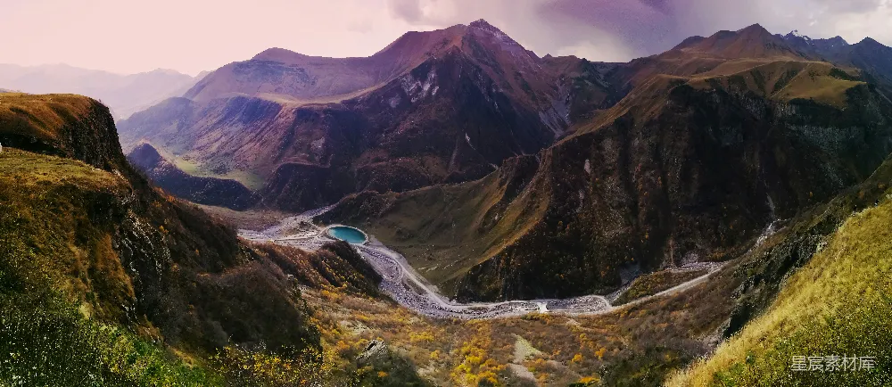 高清摄影 自然 山附近的河流