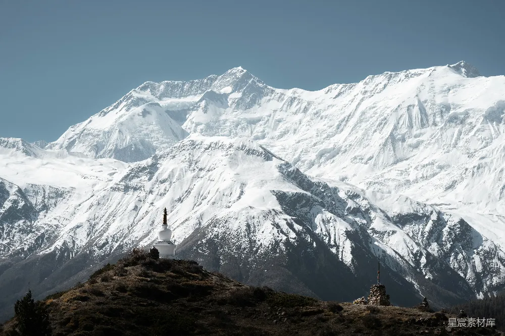 高清摄影 旅行 自然 壁纸 一座山顶上站着一个人的山