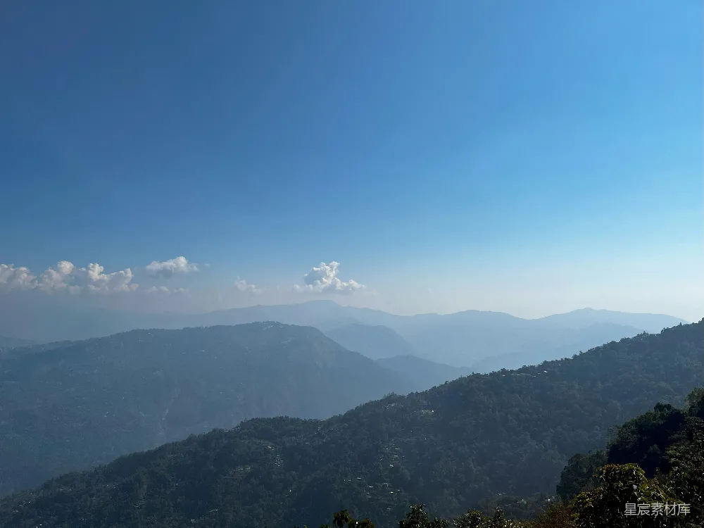 高清摄影  从山顶俯瞰山脉的景色