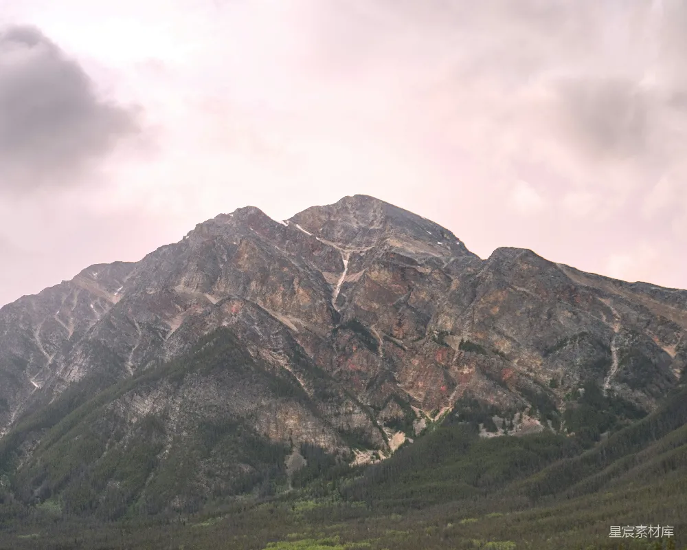 高清摄影  云层中的壮丽山峰