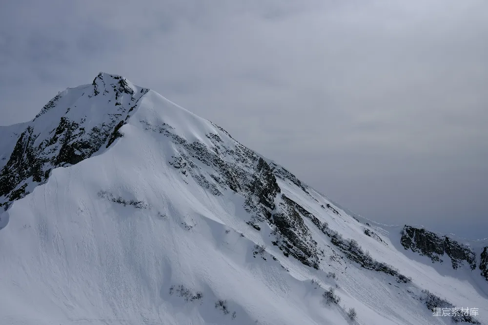 高清摄影  雪山云雾缭绕