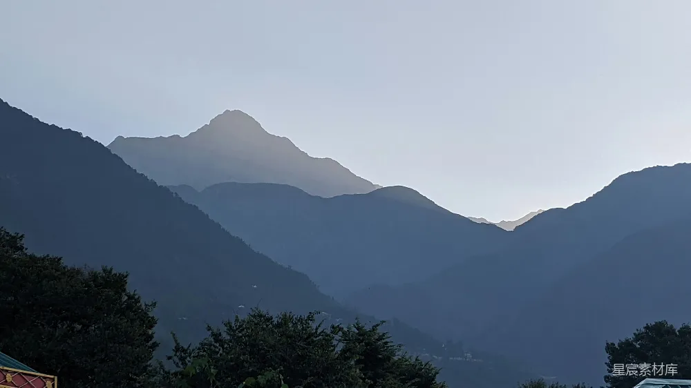 高清摄影  远处的山脉景色
