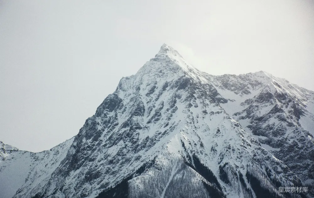 高清摄影  山峦覆盖着积雪的照片