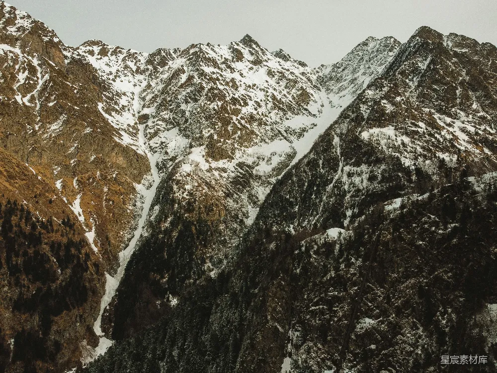 高清摄影  一座积雪的山