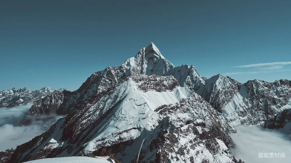 高清摄影  黑白山峰的风景照