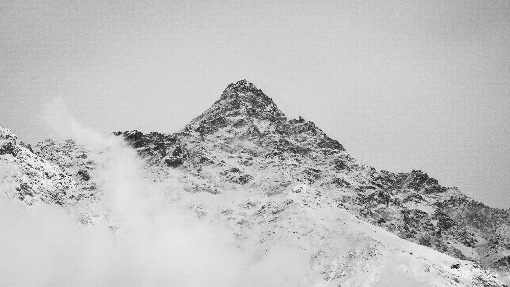 高清摄影  一座覆盖着雪的山