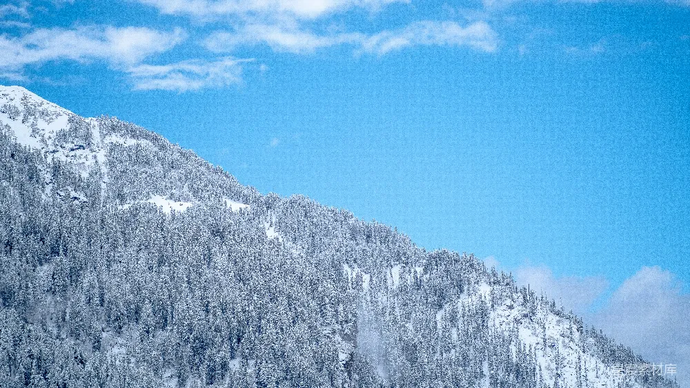 高清摄影  一座雪山，蓝天白云