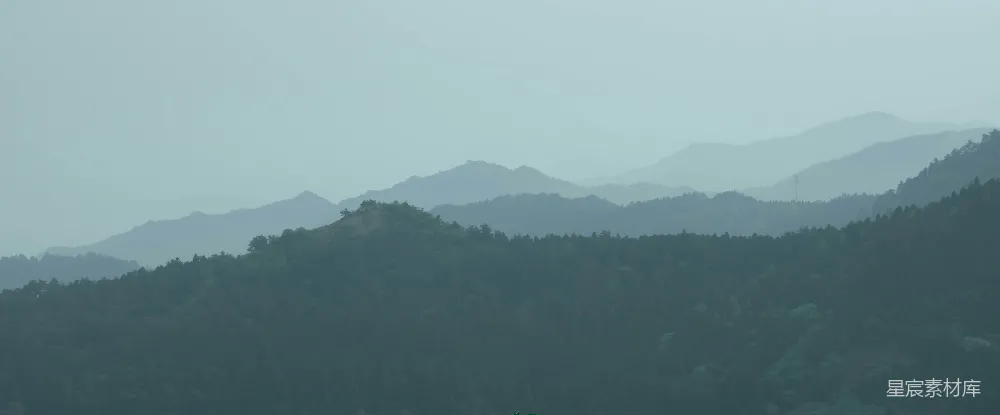 高清摄影  被雾气笼罩的山影
