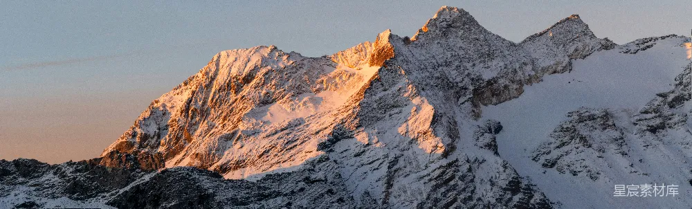 高清摄影  金光洒满雪山。