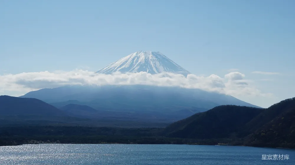 高清摄影  富士山上空的云彩