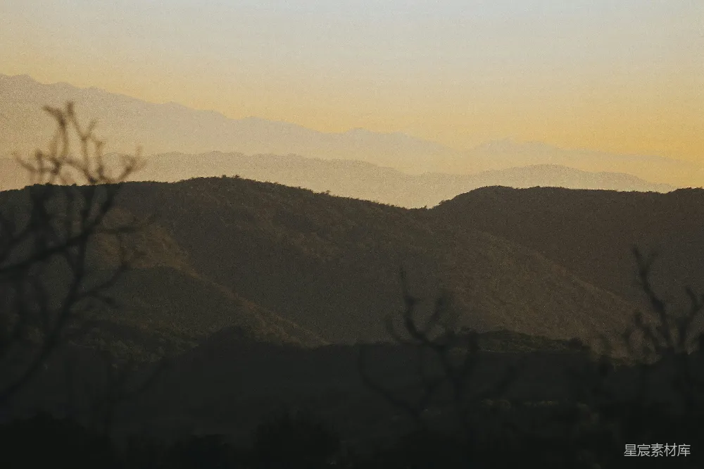高清摄影  夕阳下的山峦景观