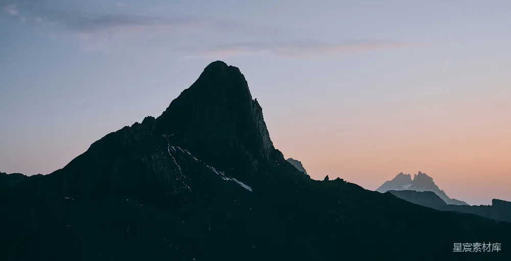 高清摄影  白天的灰色山