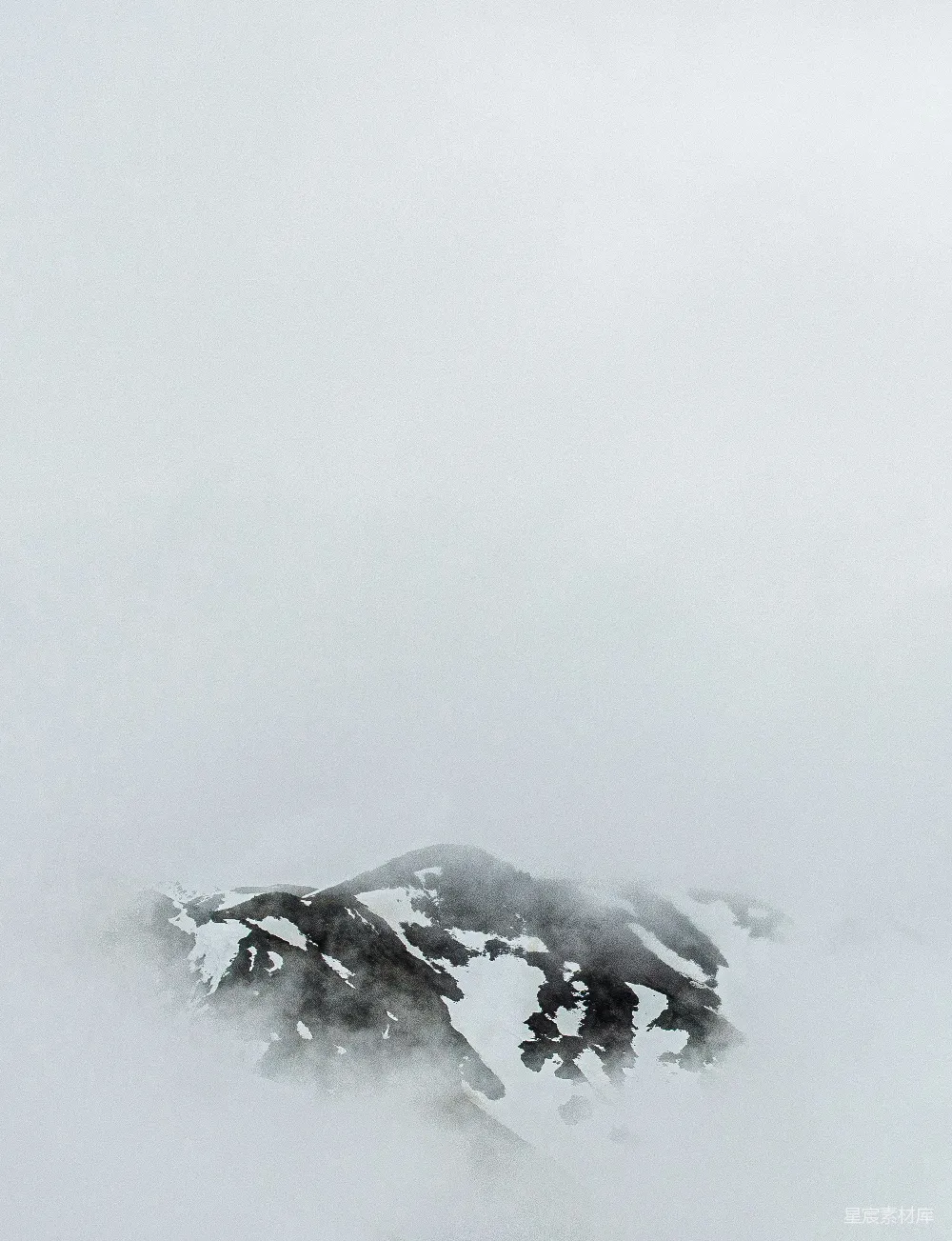 高清摄影 自然 白天覆盖着雪的山