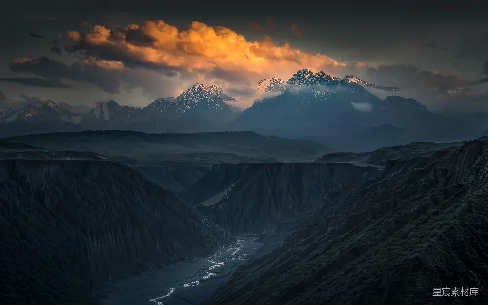 高清摄影 实验性 自然 旅行 壁纸 一座山脉，河流贯穿其间