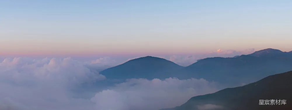 高清摄影  白云下的山脉