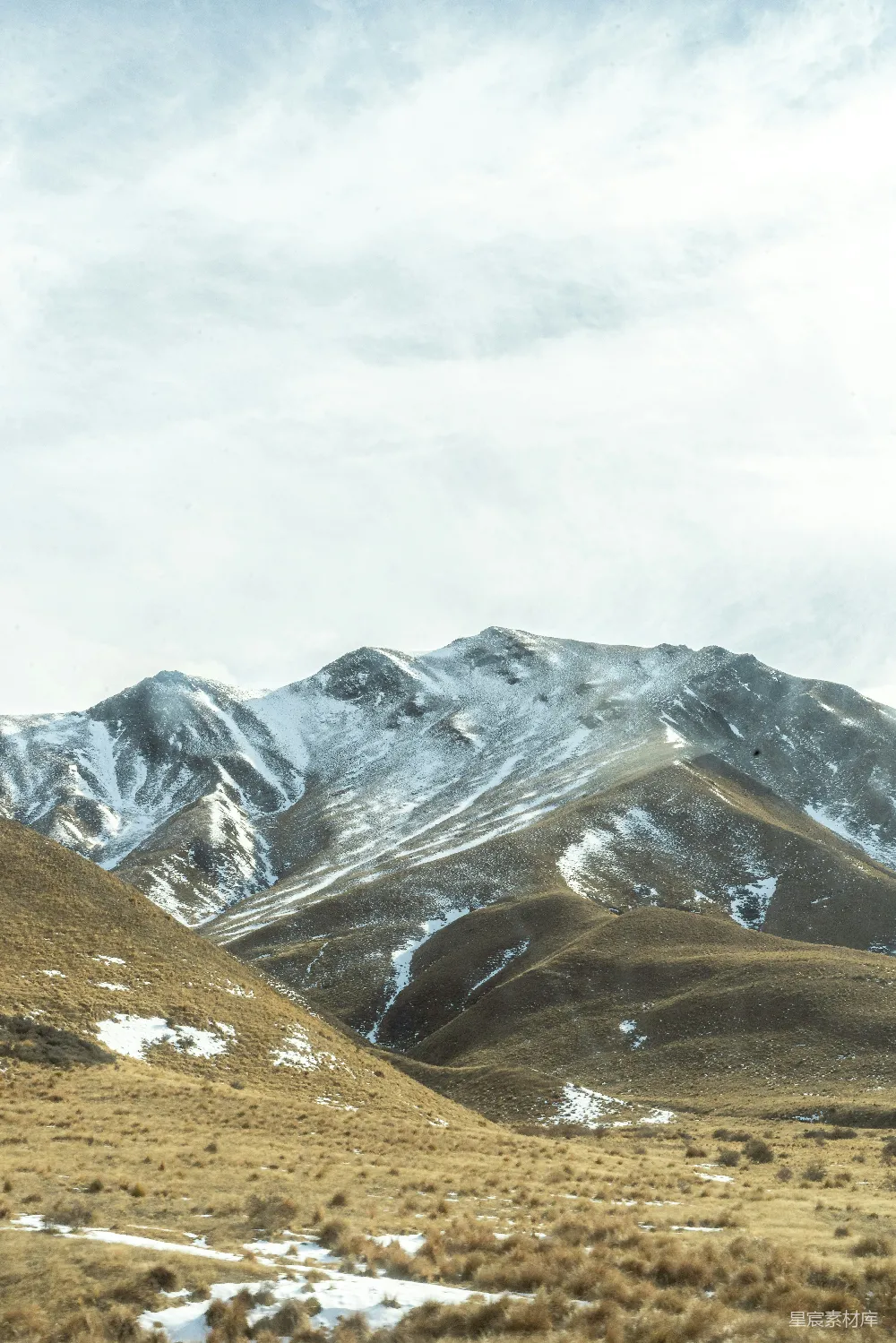 高清摄影 自然 一座雪山覆盖的山脉