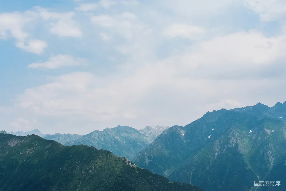 高清摄影  蓝天白云下的青山