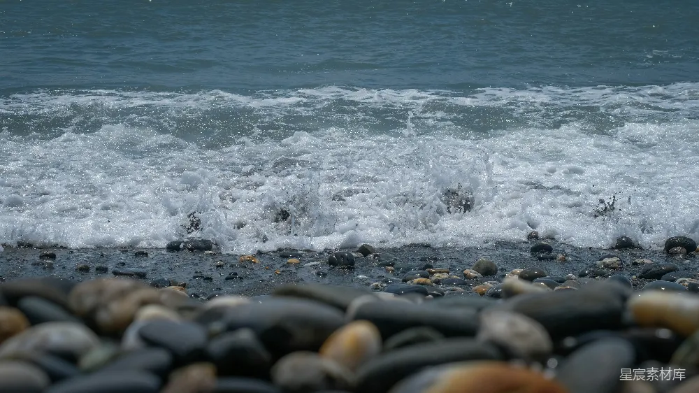 高清摄影  岩石海滩，海浪拍打