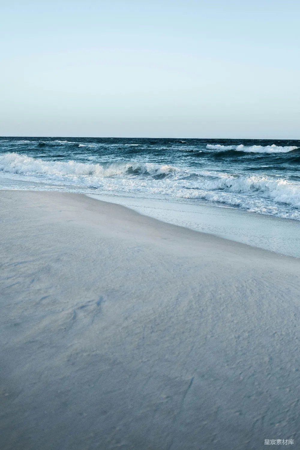 高清摄影  海浪拍打着海滩