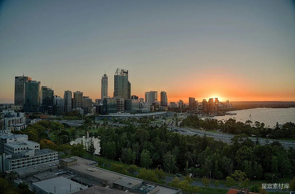 高清摄影  夕阳下的高楼大厦城市
