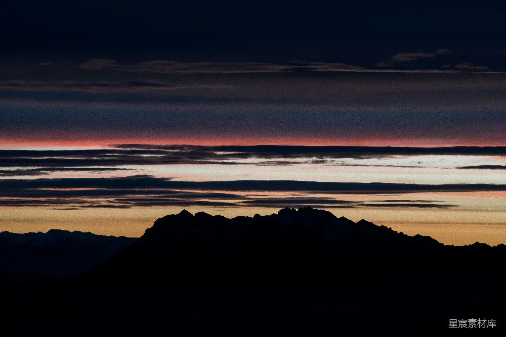 高清摄影 自然 夕阳下山峦的剪影