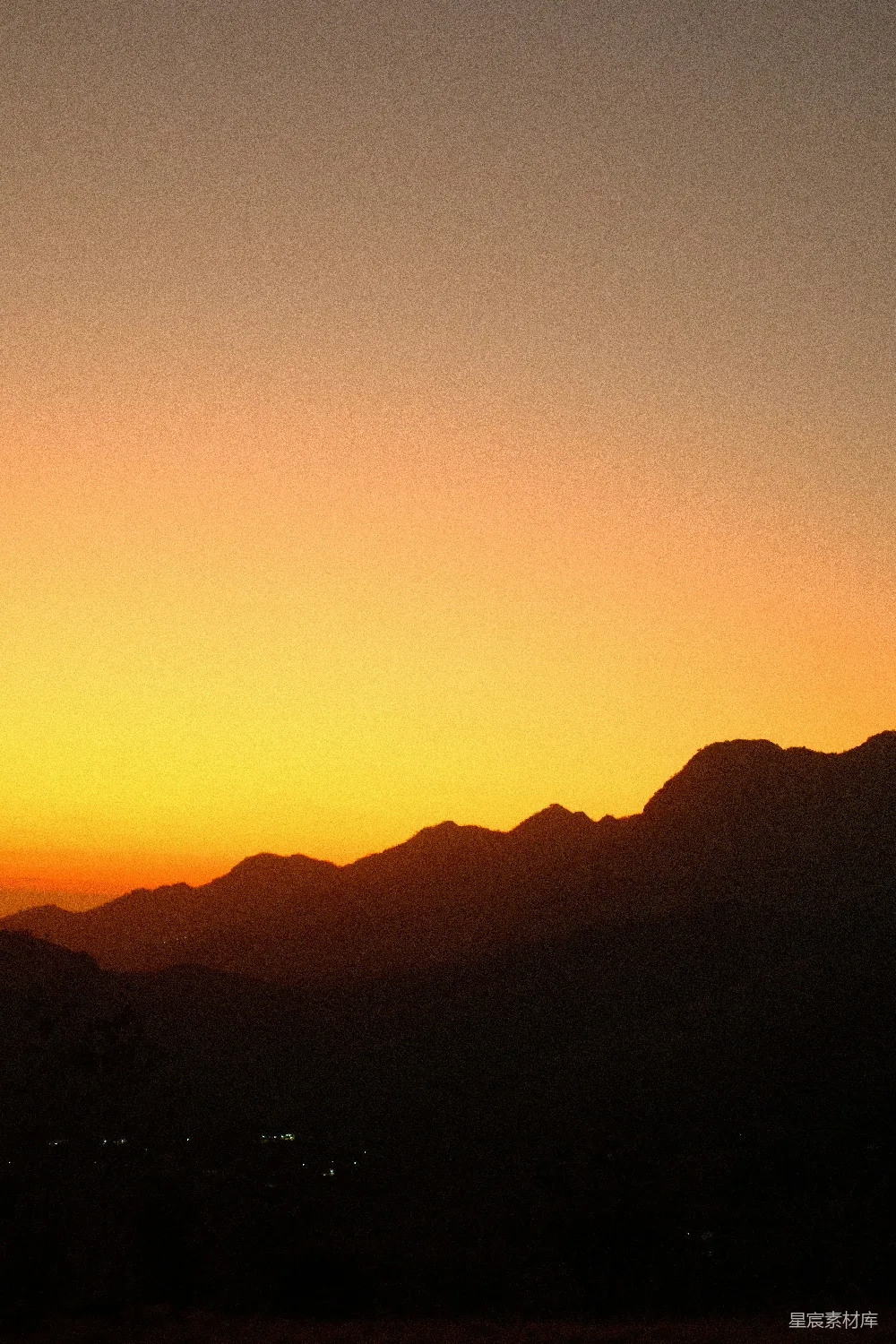 高清摄影 自然 夕阳西下，山峦连绵。