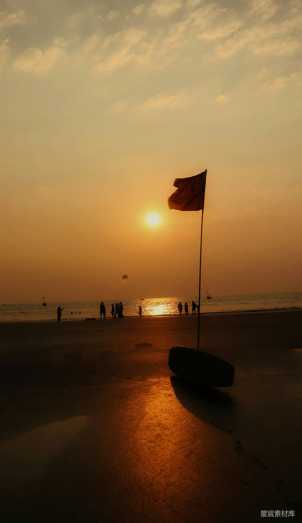 高清摄影 电影 旅行 壁纸 自然 实验性 海滩上旗杆上的旗帜