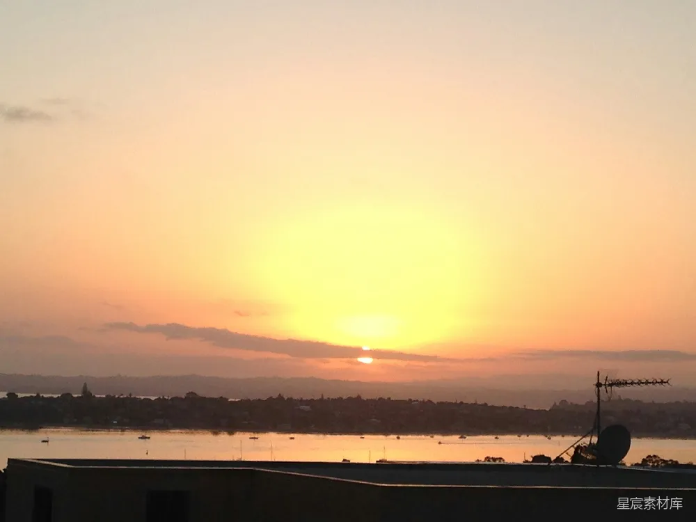 高清摄影  夕阳下的海滨城市
