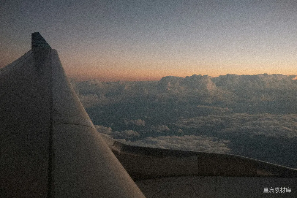 高清摄影 旅行 自然 壁纸 飞机的翅膀在夕阳下