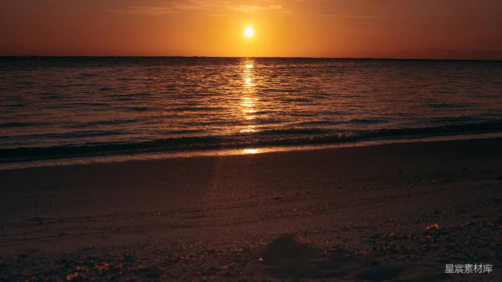 高清摄影  夕阳正缓缓沉入大海。