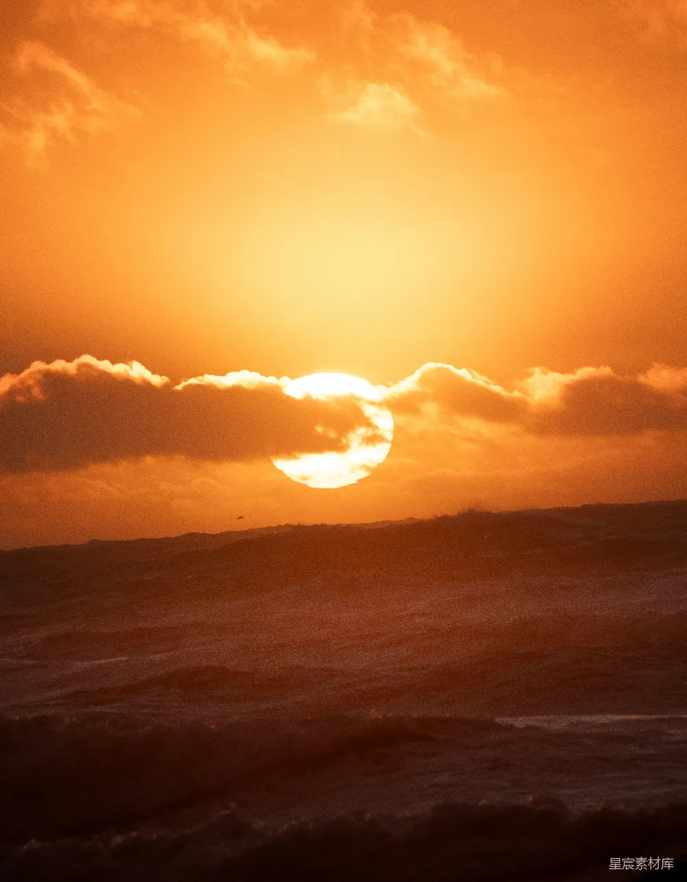 高清摄影  夕阳西下，海浪翻滚
