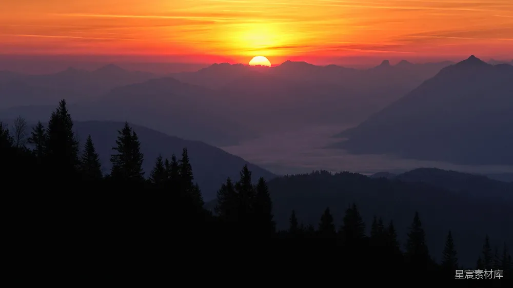 高清摄影 自然 壁纸 夕阳西下，山峦连绵。