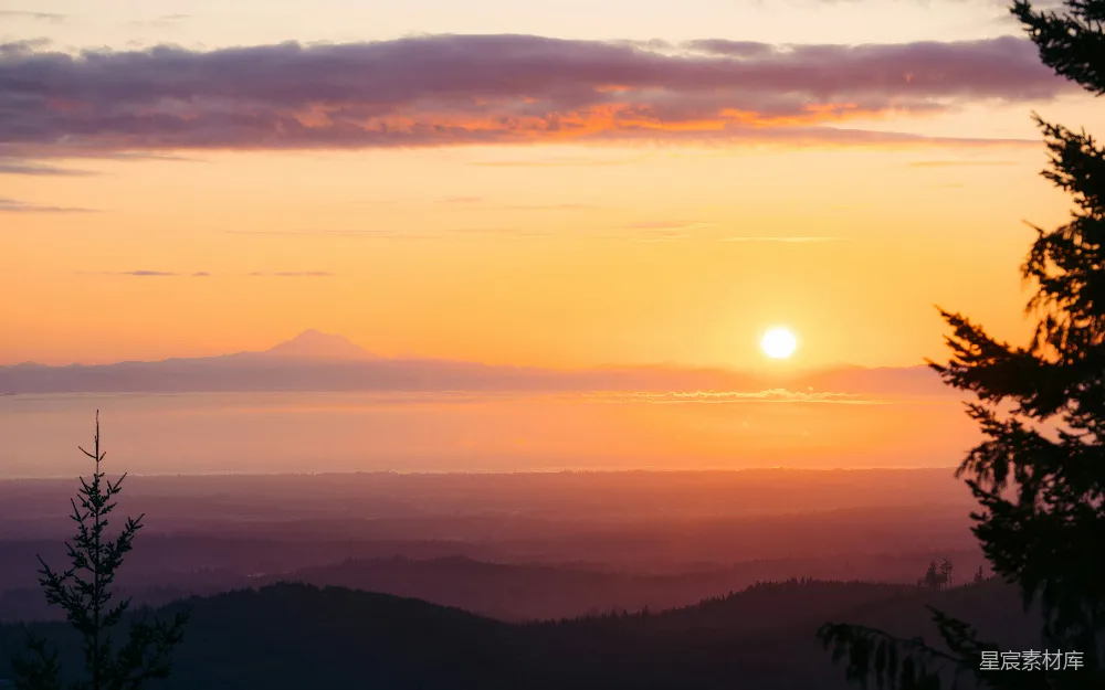 高清摄影  夕阳在山峦上落下