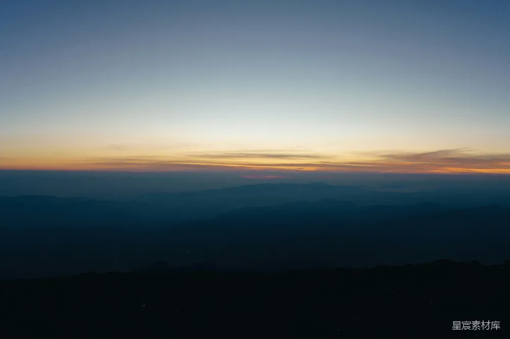 高清摄影 自然 夕阳正在山脉上落下