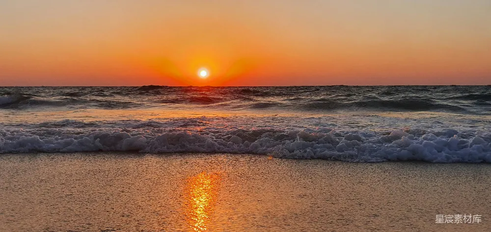 高清摄影  太阳正缓缓沉入海面。