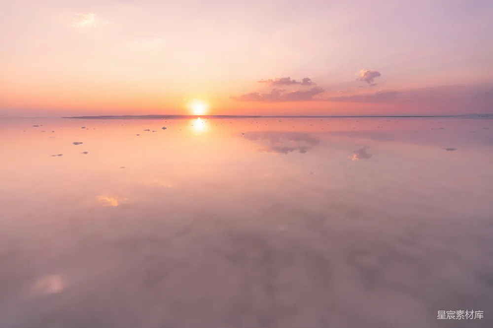 高清摄影 旅行 自然 壁纸 夕阳映照在水面上的景象